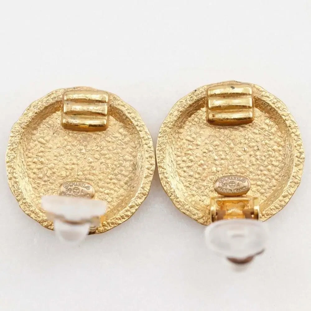 CHANEL Gold Earrings - Picture 5 of 6